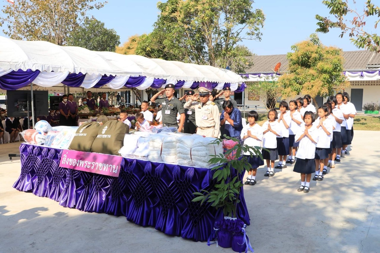 title - ผู้ตรวจราชการกรม สำนักงานการปฏิรูปที่ดินเพื่อเกษตรกรรม (ส.ป.ก.) เฝ้ารับเสด็จสมเด็จพระกนิษฐาธิราชเจ้า กรมสมเด็จพระเทพรัตนราชสุดาฯ สยามบรมราชกุมารี ณ โรงเรียนตำรวจตระเวนชายแดนบ้านห้วยดอกไม้ ตำบลวิศิษฐ์ อำเภอเมืองบึงกาฬ จังหวัดบึงกาฬ ผ่านสื่ออิเล็กทรอนิกส์ (ออนไลน์)